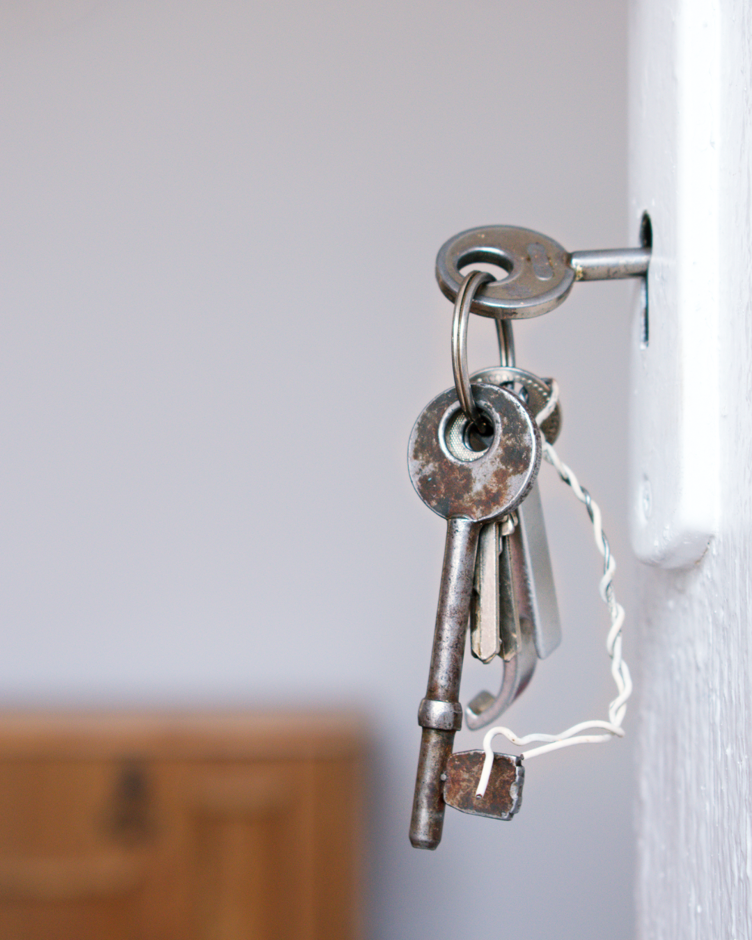 8% DE DESCUENTO EN MANDOS Y LLAVES.