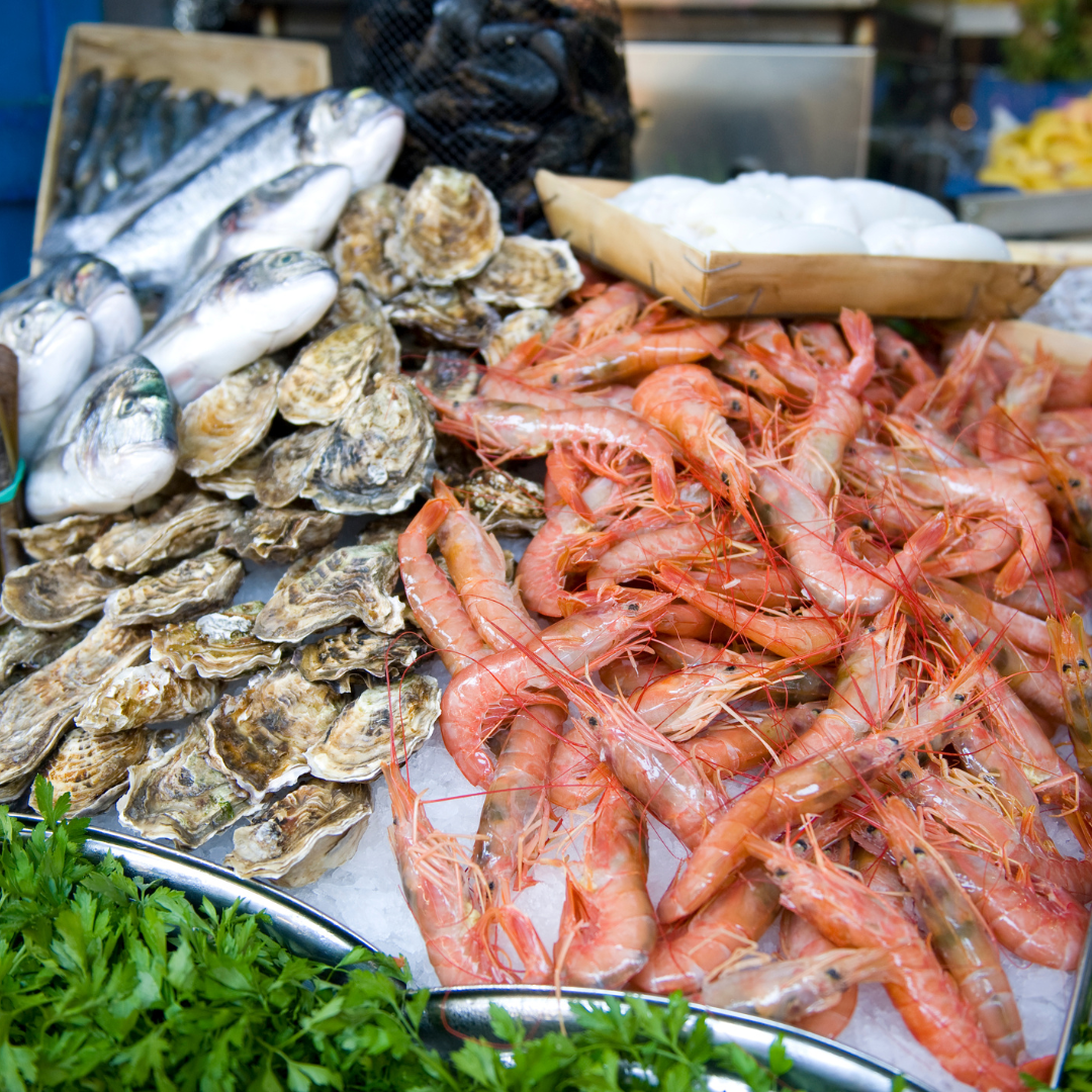 10% DE DESCUENTO EN MARISCOS.