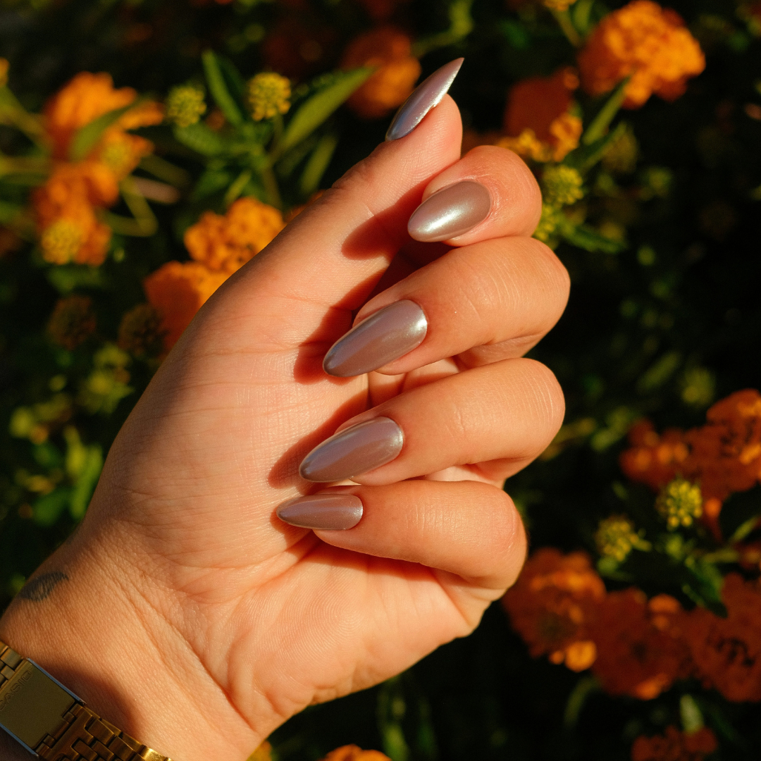 MANICURA SEMIPERMANENTE A 16€
